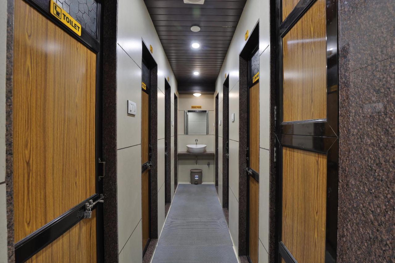 Rest Inn Dormitory Vadodara Kültér fotó